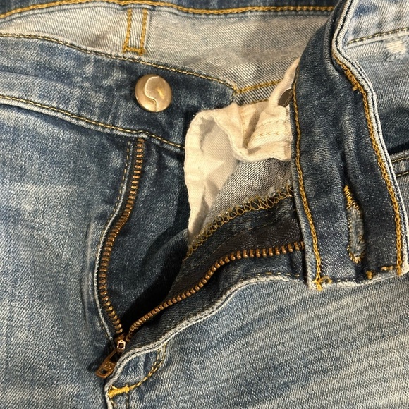 Joe’s Jeans Women’s Size‎ 28 Cuff Crop Distressed Wakley  Medium Wash Mid-Rise - Picture 7 of 11